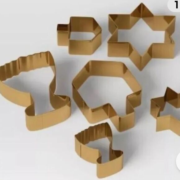 NEW 6pcโTarget Cookie Cutter Set Dreidel Hanukah Menorah Stainless SteelโGOLD - Picture 8 of 15